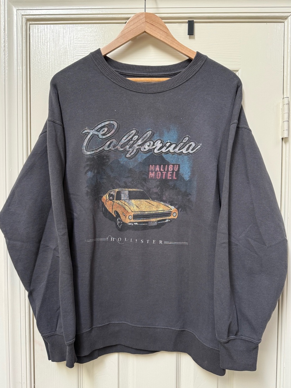 Hollister Malibu Motel California Crewneck Sweatshirt Muscle Car Size Medium